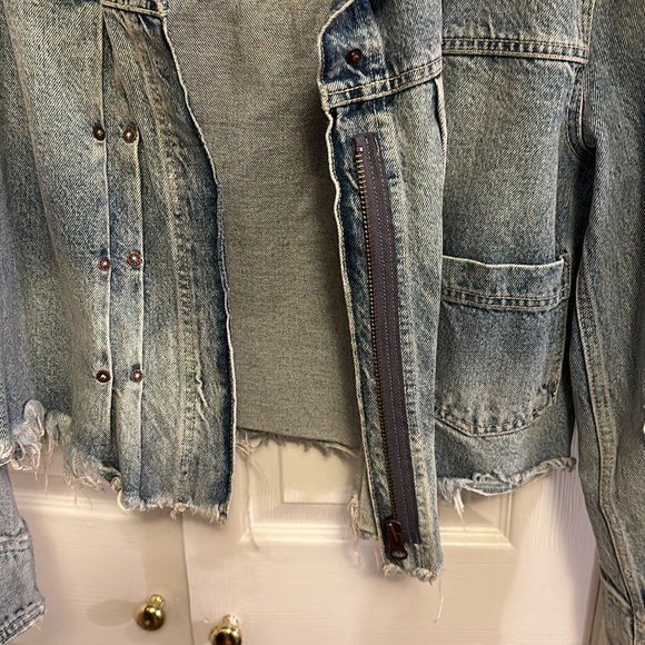 Free People Distressed Denim Jacket Small - Picture 3 of 7